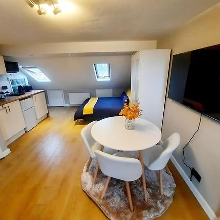 Alross Studio Flat / Private Bathroom Londyn Zewnętrze zdjęcie