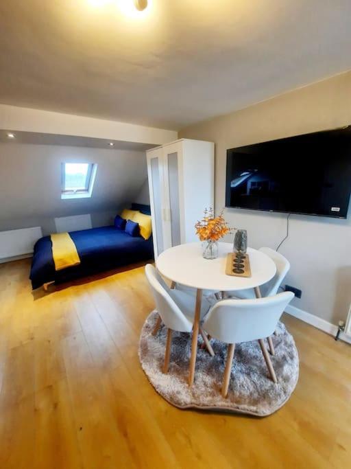 Alross Studio Flat / Private Bathroom Londyn Zewnętrze zdjęcie