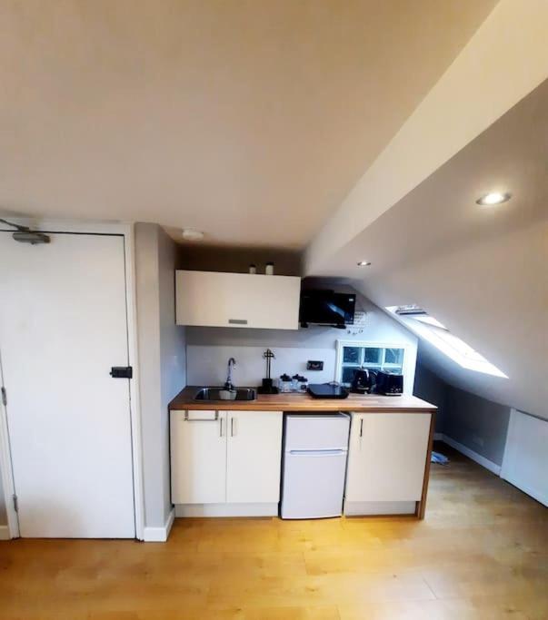 Alross Studio Flat / Private Bathroom Londyn Zewnętrze zdjęcie