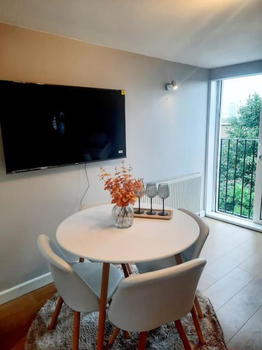 Alross Studio Flat / Private Bathroom Londyn Zewnętrze zdjęcie